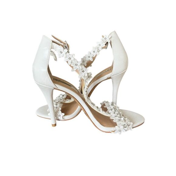 NWT! INC | Rosiee 3D Floral White Bridal Shoes (5M) - Picture 2 of 11